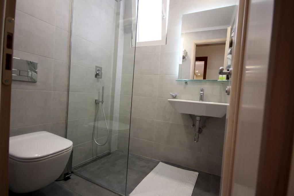 Koupelna v ubytování Hotel Ari
