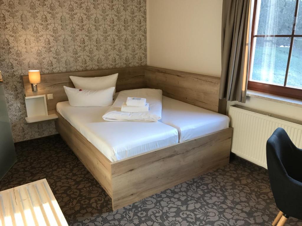 Postel nebo postele na pokoji v ubytování Hotel in der Mühle