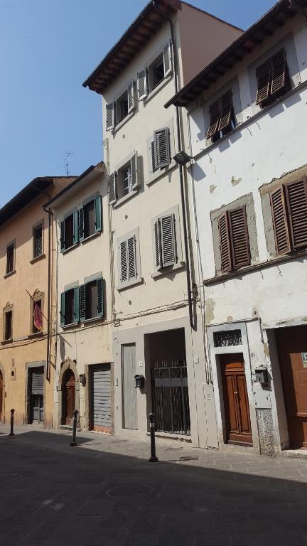 grupa budynków po stronie ulicy w obiekcie Sweet Tuscany w Arezzo