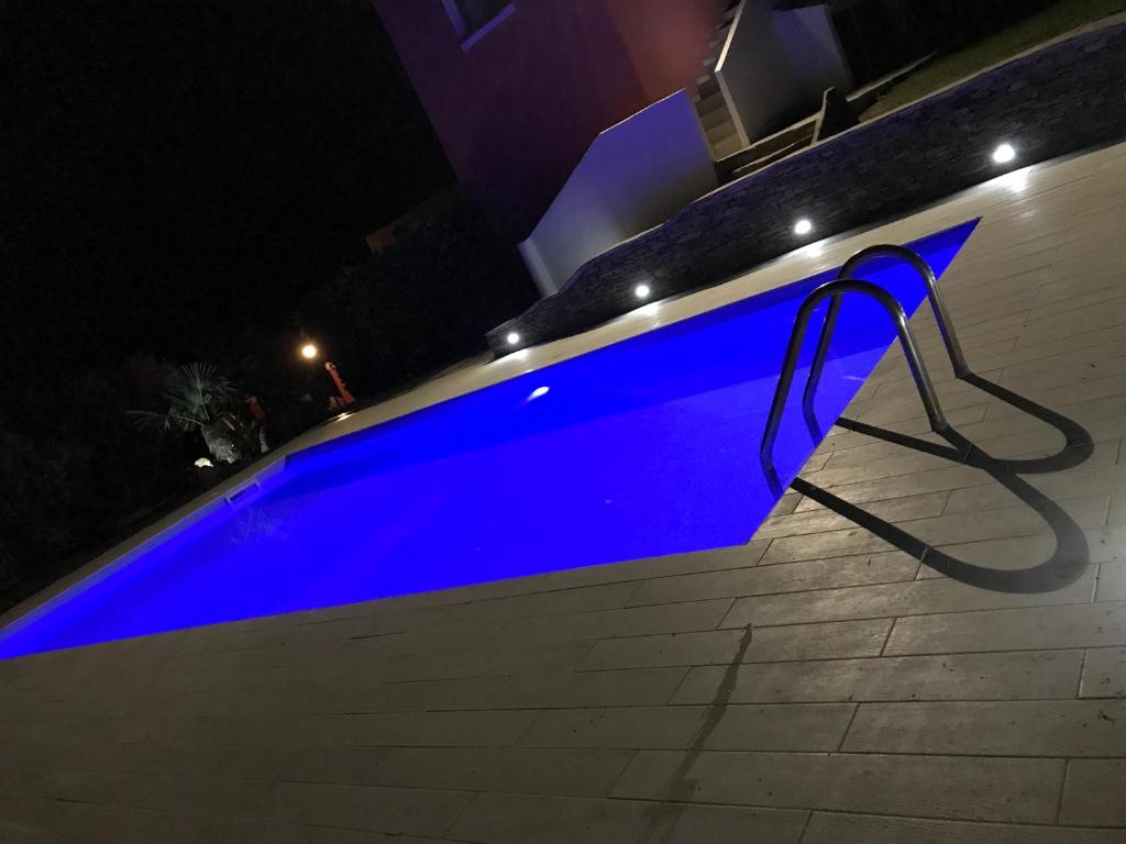 Бассейн в Villa Angeli Luxury Piscina Esclusiva или поблизости