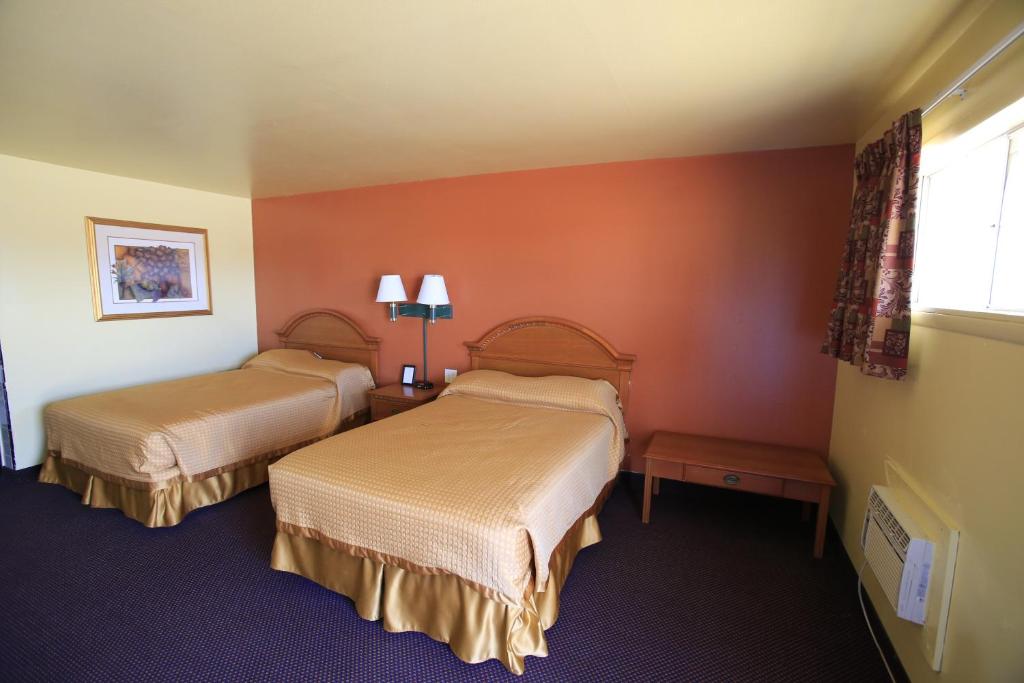 Postel nebo postele na pokoji v ubytování Shamrock Country Inn