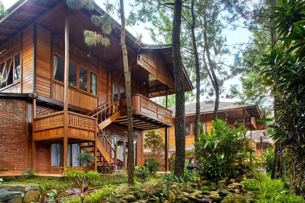 Jambuluwuk Convention Hall & Resort Puncak - Four-Bedroom Deluxe Villa
