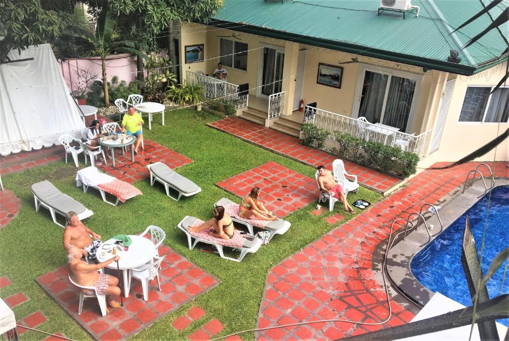 Bazén v ubytování Orchid Inn nebo v jeho okolí