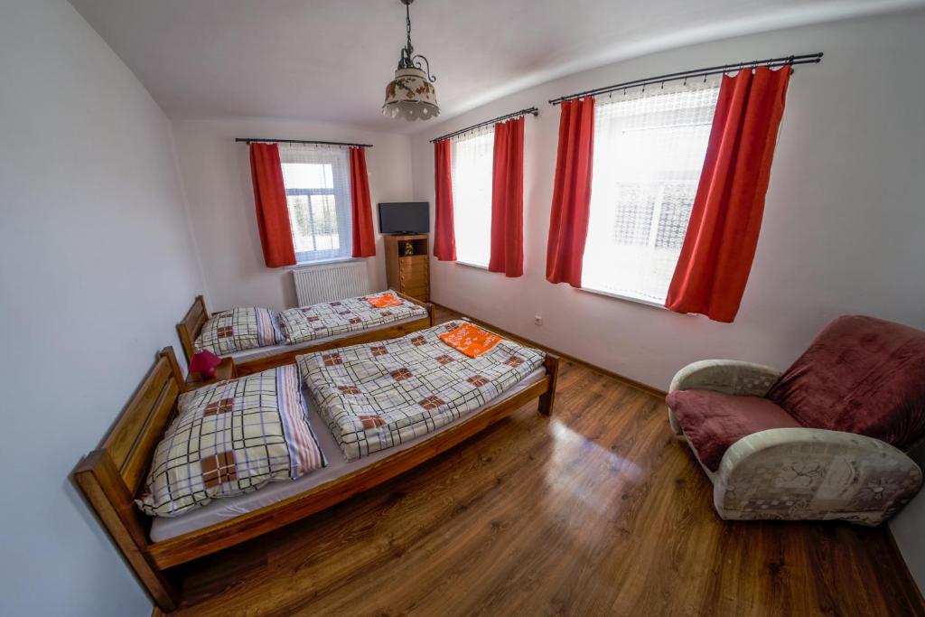 Postel nebo postele na pokoji v ubytování Stovka Božanov