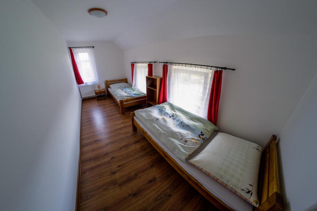 Postel nebo postele na pokoji v ubytování Stovka Božanov