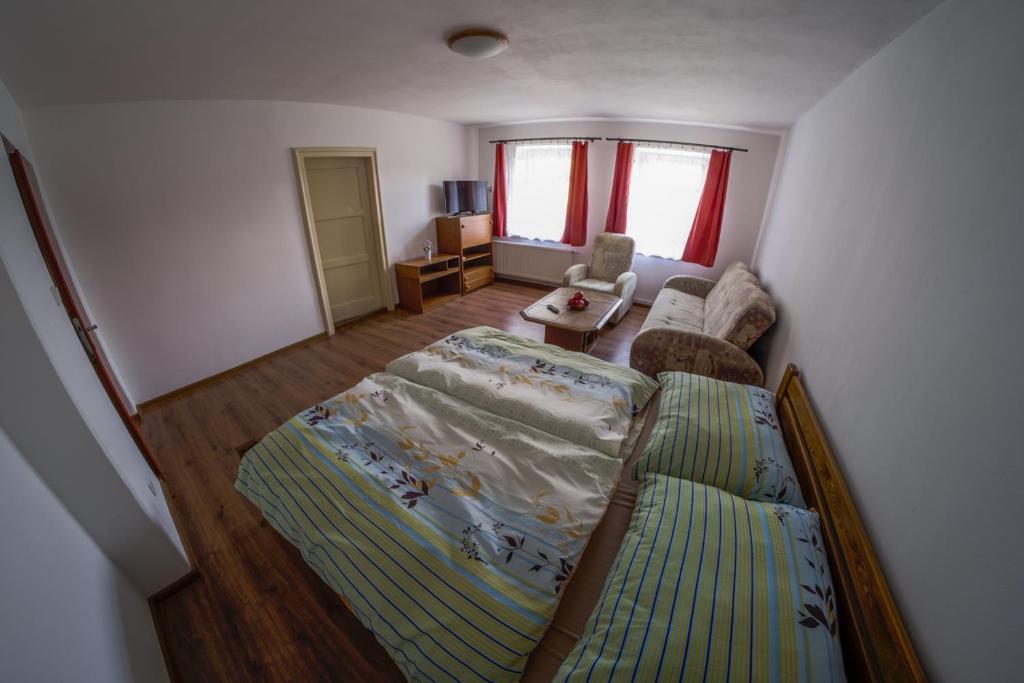 Postel nebo postele na pokoji v ubytování Stovka Božanov