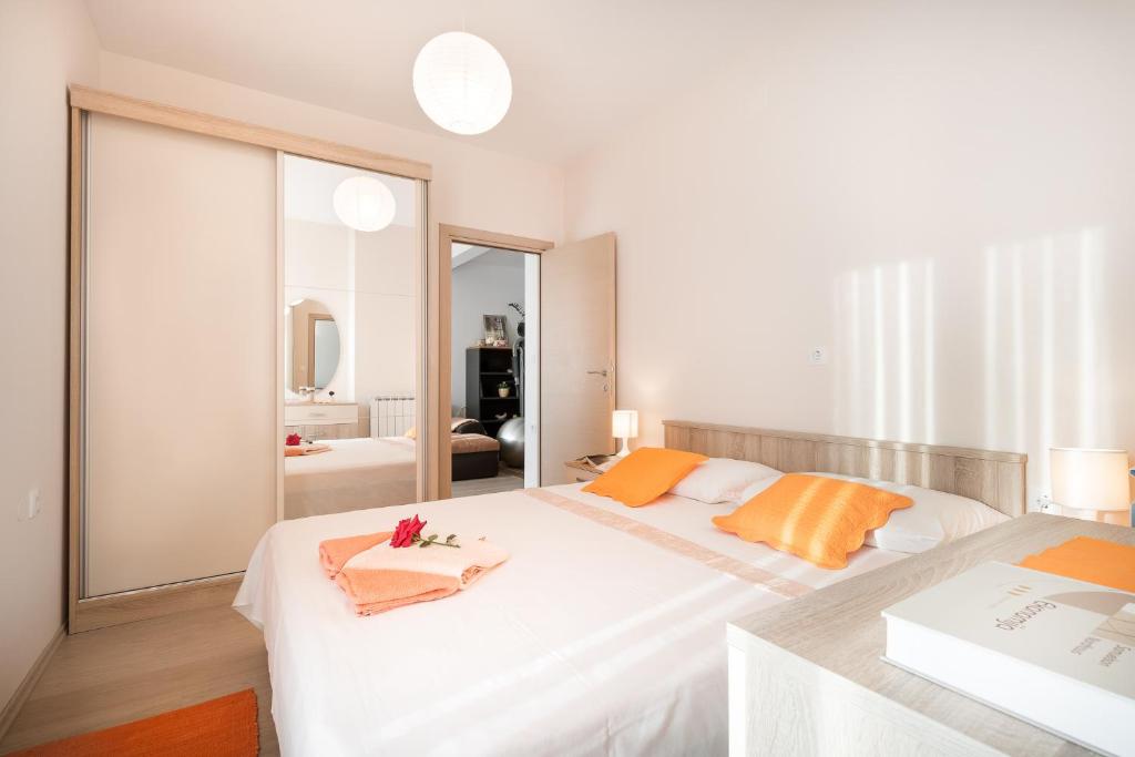 Posteľ alebo postele v izbe v ubytovaní Apartments Pina