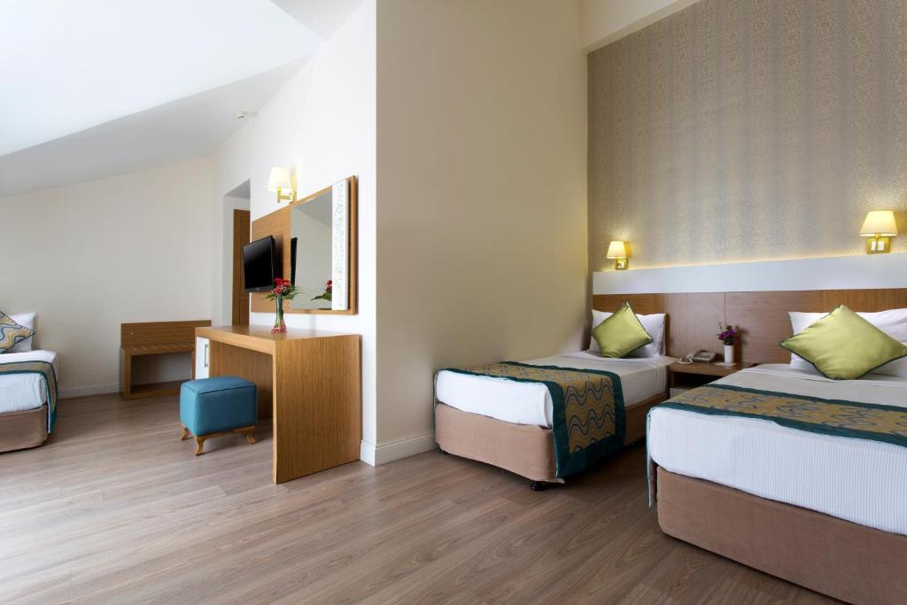 Postel nebo postele na pokoji v ubytování Kemer Dream Hotel