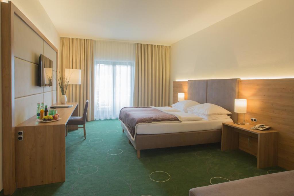 Postel nebo postele na pokoji v ubytování Seminarhotel Lengbachhof GmbH