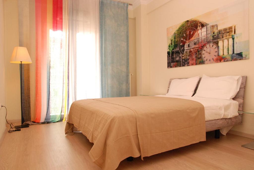Posteľ alebo postele v izbe v ubytovaní Acropolis View Luxury Suite