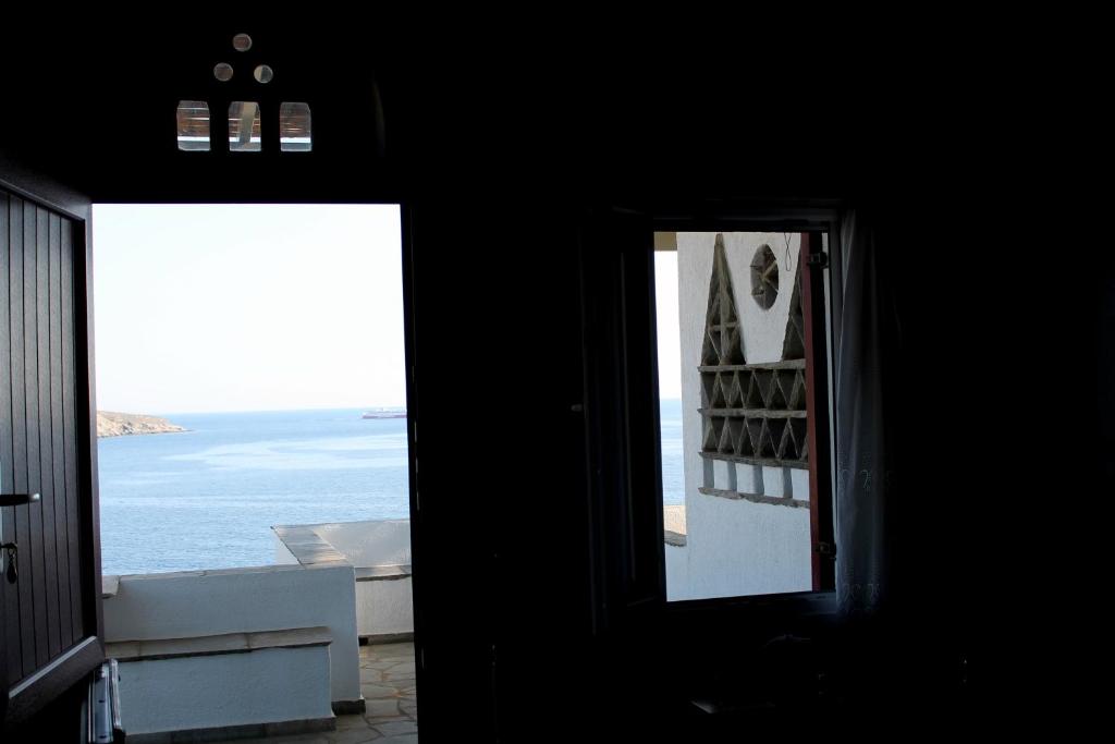 Widok na morze z tego aparthotelu