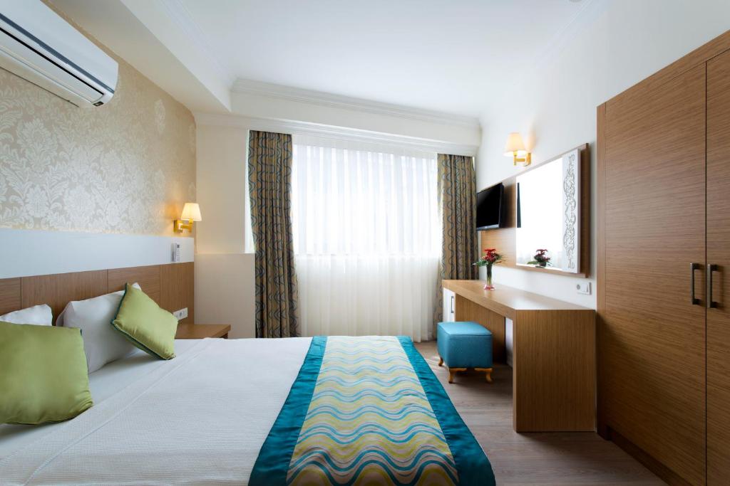Postel nebo postele na pokoji v ubytování Kemer Dream Hotel