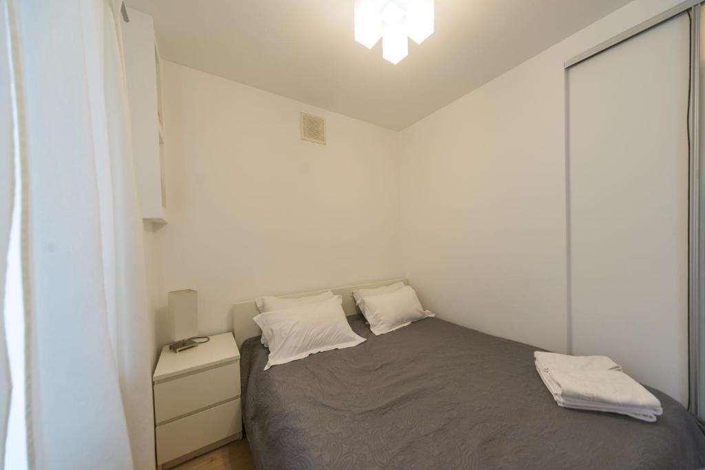 Partner Guest House Saksahans'koho - White Family Jaсuzzi Apartment With Balcony And Sofa Bed - Saksahanskoho Street 7