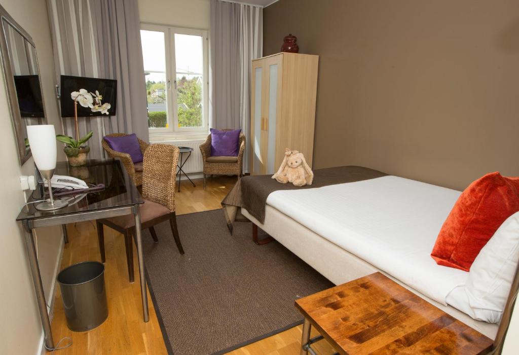 TV a/nebo společenská místnost v ubytování Maude´s Hotel Enskede Stockholm