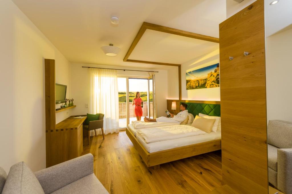 Postel nebo postele na pokoji v ubytování Weingut-Wohlfühlzimmer Adam-Lieleg