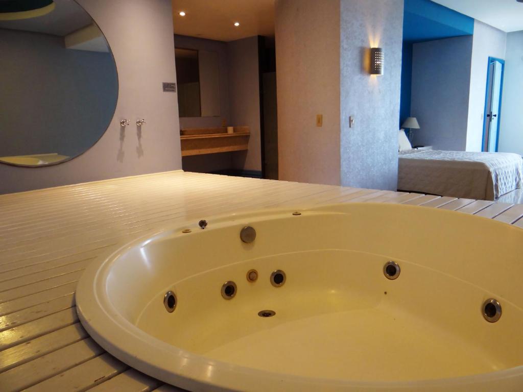  Diamond Hotel