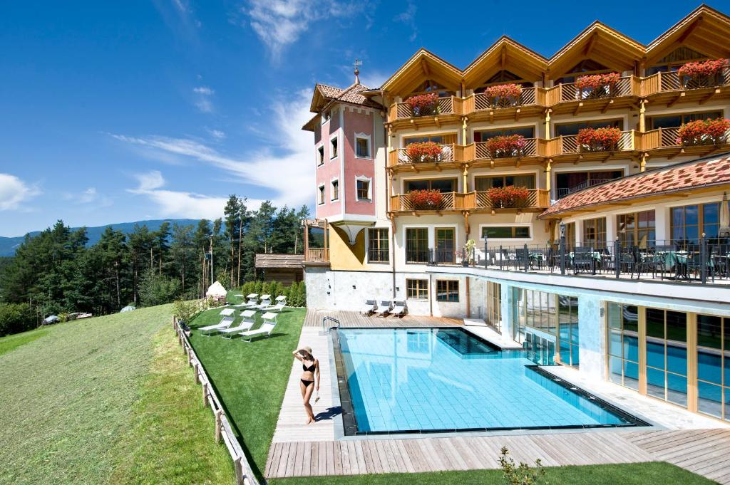 Bazén v ubytování Hotel Chalet Tianes - Alpine Relax nebo v jeho okolí