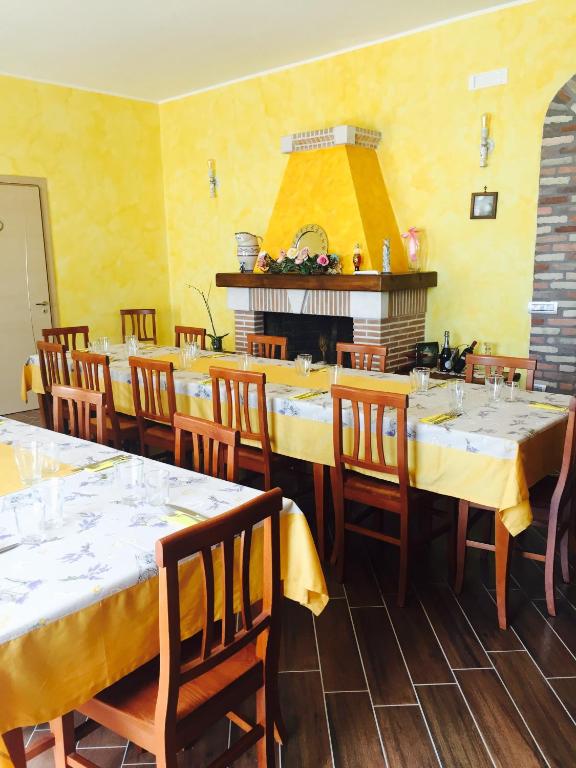 A restaurant or other place to eat at San Michele