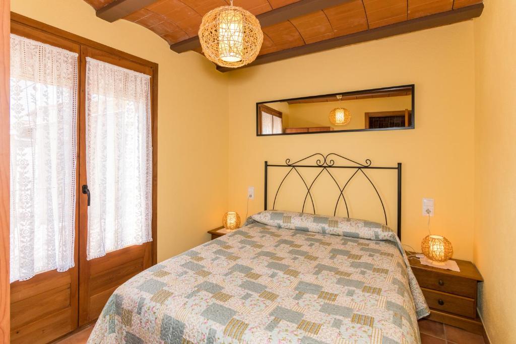 A bed or beds in a room at Casa Las Eras