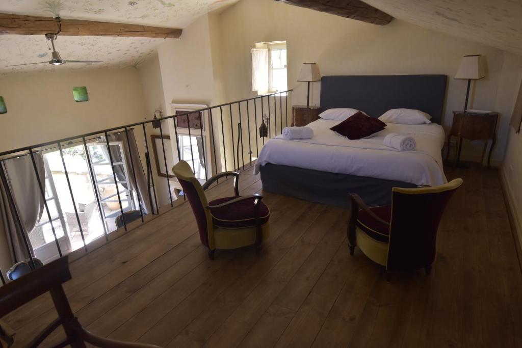 Clos De La Fontaine - Family Room With Private Bathroom