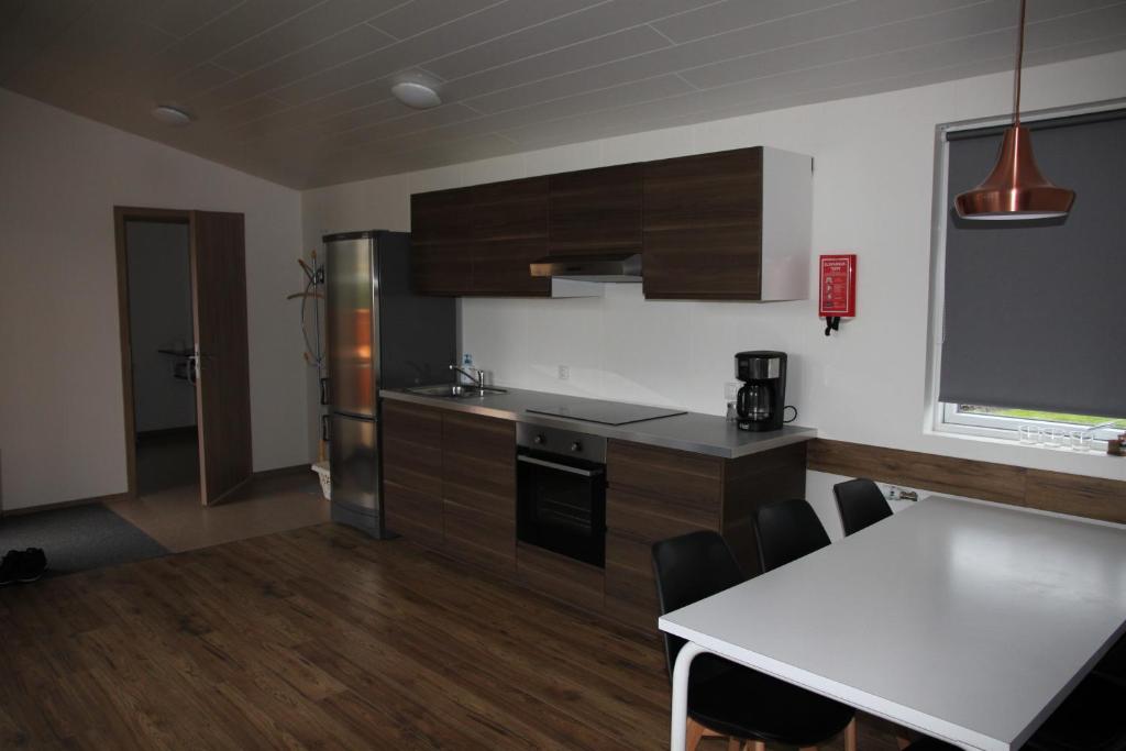 Kuchyň nebo kuchyňský kout v ubytování Kjarnagerdi Cottages