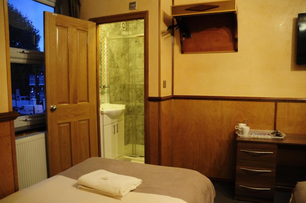 Cricklewood Lodge Hotel - Resim 11