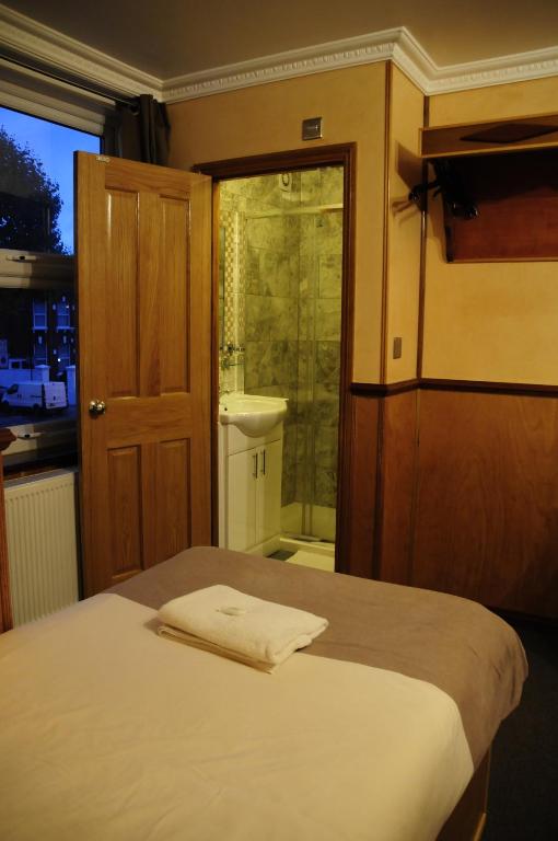 Cricklewood Lodge Hotel - Resim 12