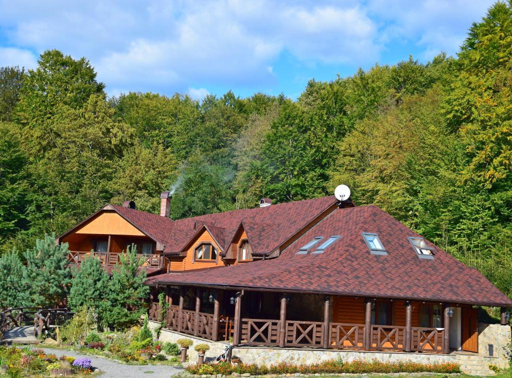 a house in the middle of a forest at Zelena Sadyba in Turichki