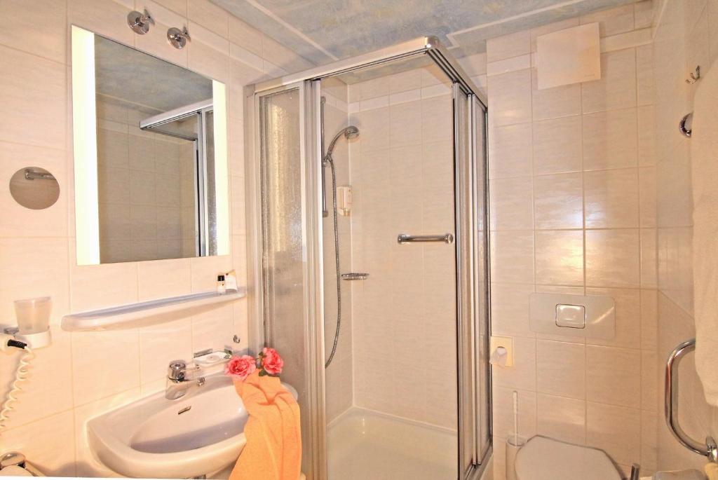 Koupelna v ubytování Hotel Weingärtner