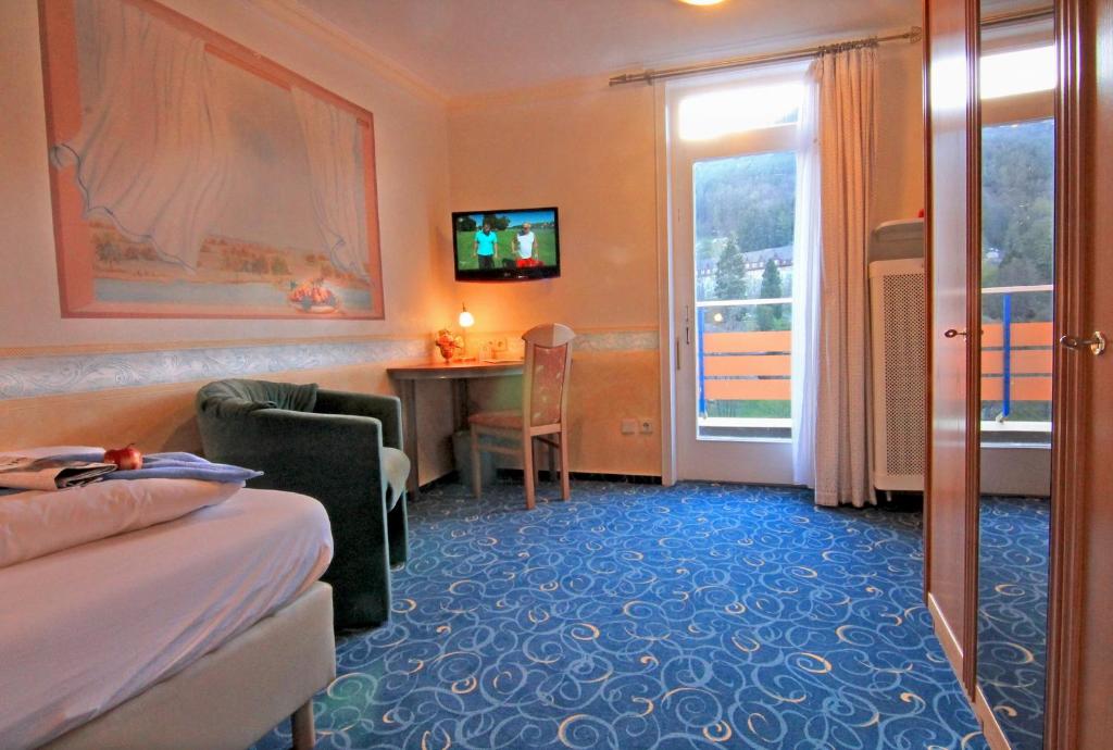 Postel nebo postele na pokoji v ubytování Hotel Weingärtner