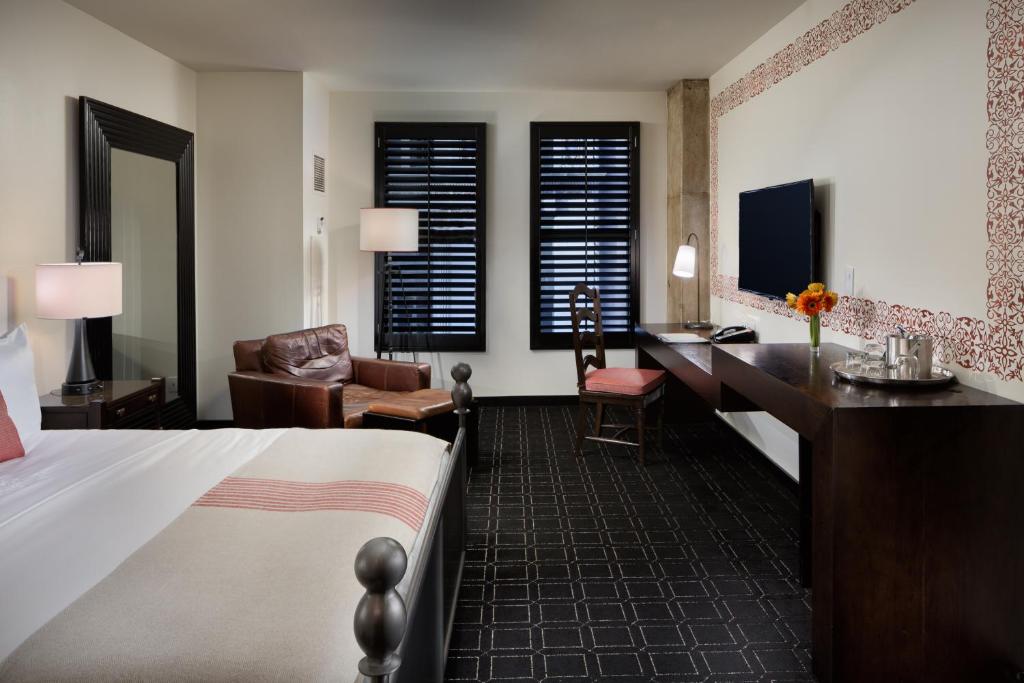 Postel nebo postele na pokoji v ubytování Hotel Valencia Riverwalk