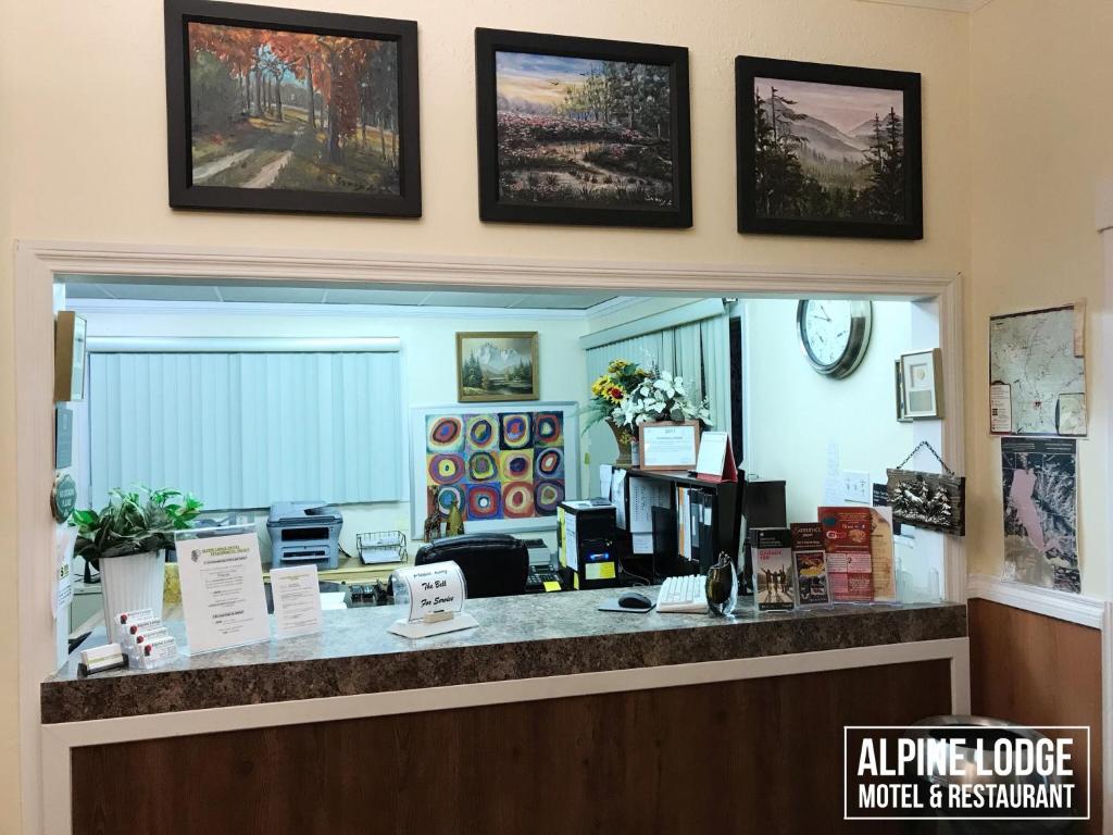 Fotografie z fotogalerie ubytování Alpine Lodge Motel & Restaurant v destinaci Grande Cache