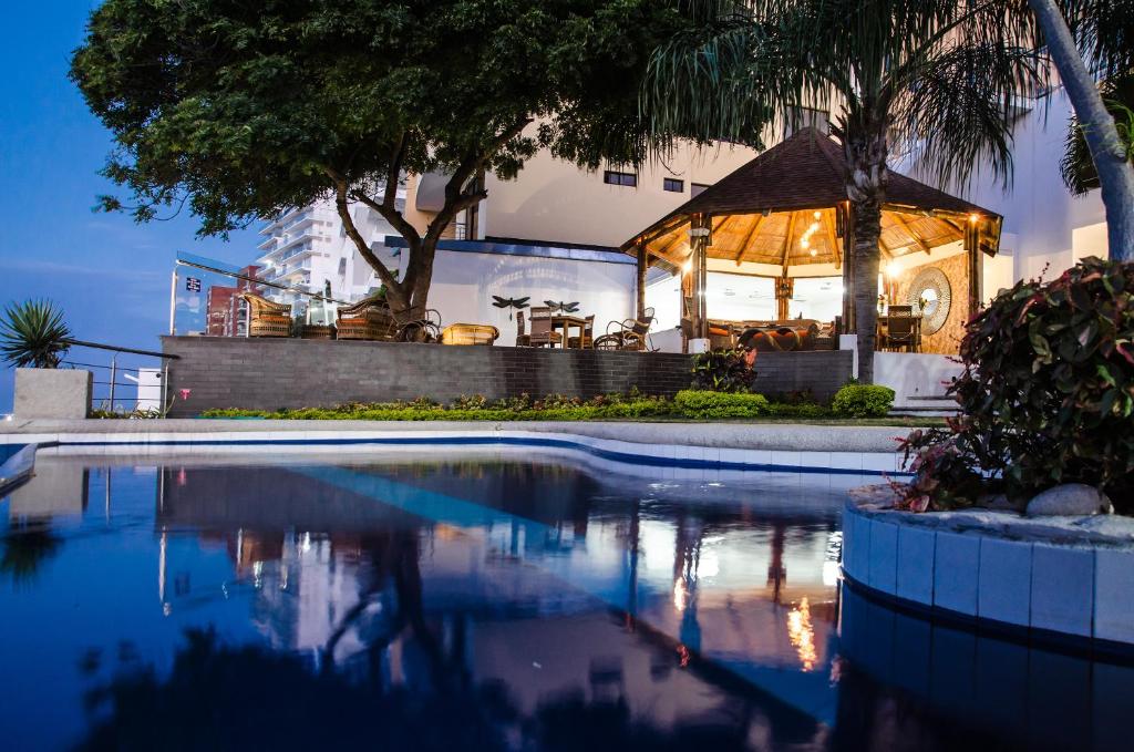 Bazén v ubytování Hotel Vistalmar nebo v jeho okolí