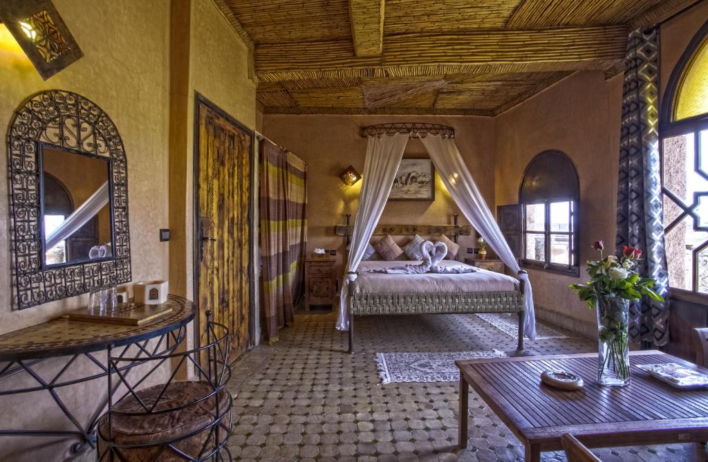 Postel nebo postele na pokoji v ubytování Hotel Kasbah Le Mirage & Spa