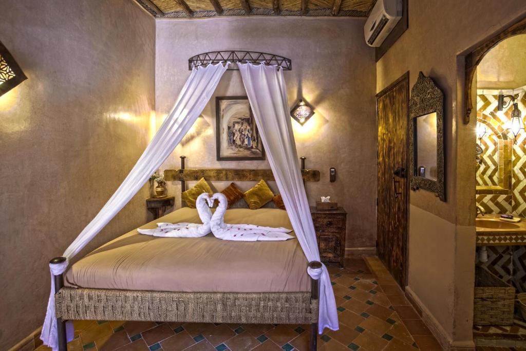 Postel nebo postele na pokoji v ubytování Hotel Kasbah Le Mirage & Spa