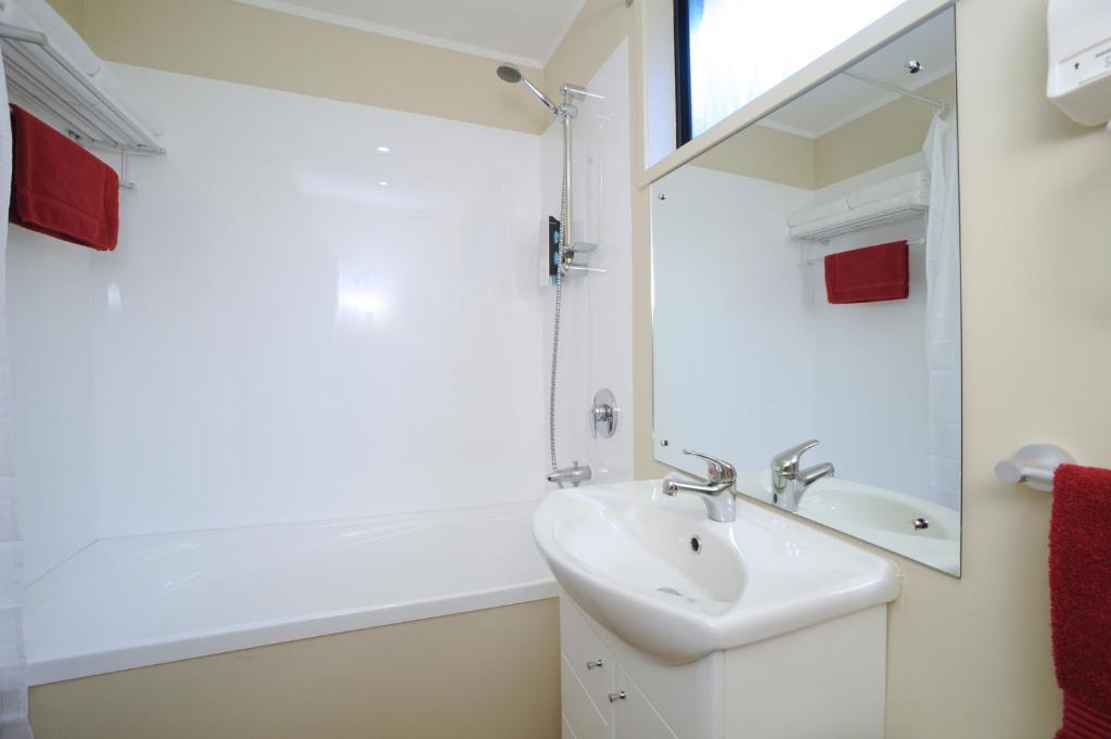 Tudor Court Motor Lodge - Resim 45