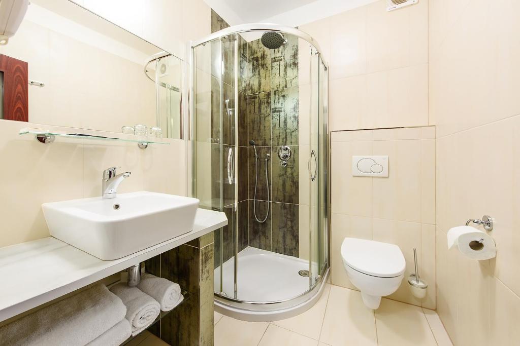 Koupelna v ubytování Hotel & Apartments U Černého orla
