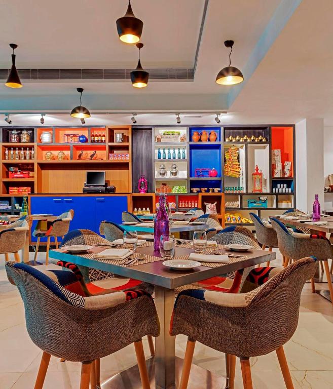 Restaurace v ubytování Zone By The Park, ORR, Chennai