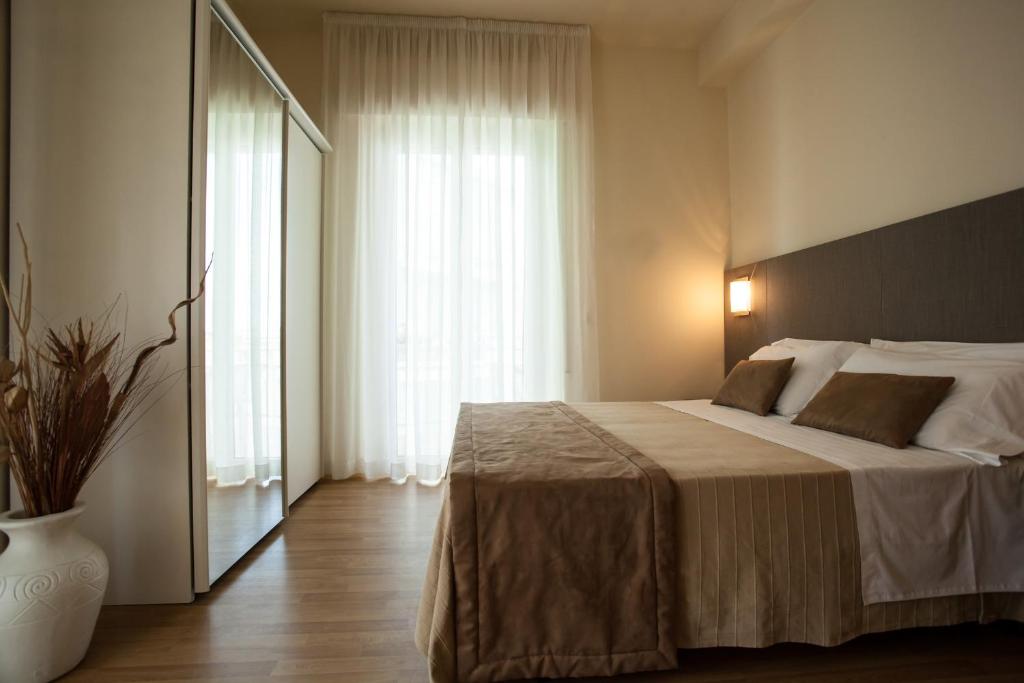 Postel nebo postele na pokoji v ubytování Hotel Miramare