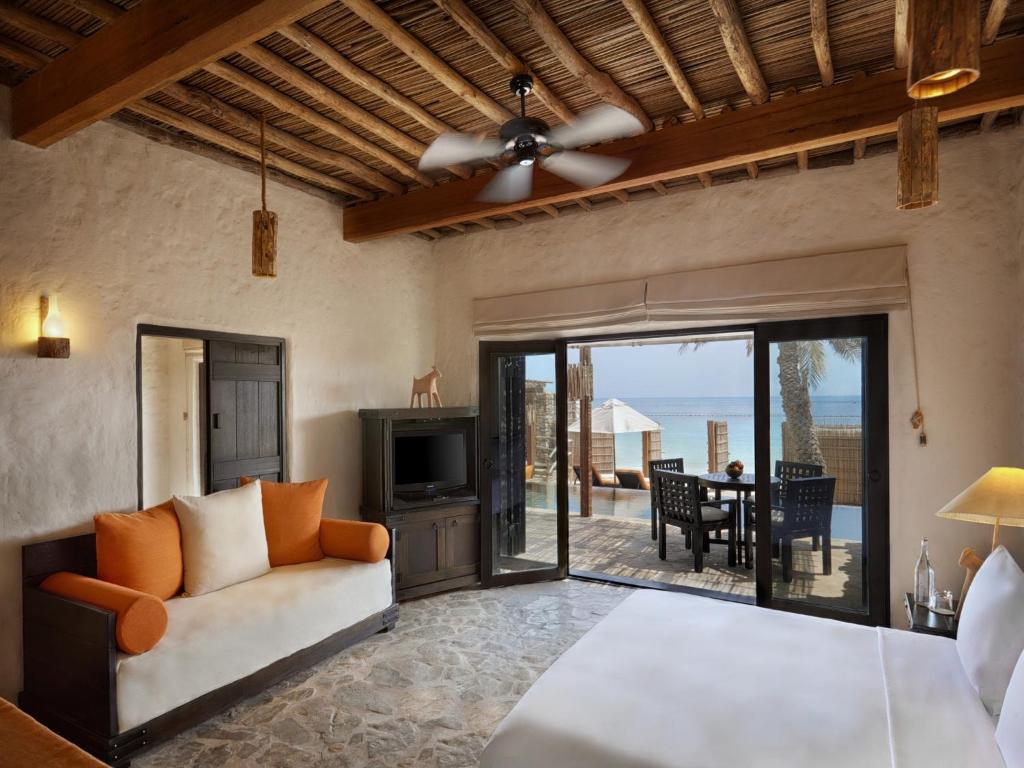 Posezení v ubytování Six Senses Zighy Bay