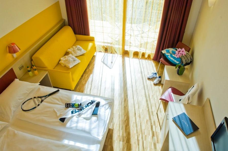 Postel nebo postele na pokoji v ubytování Garda Sporting Club Hotel