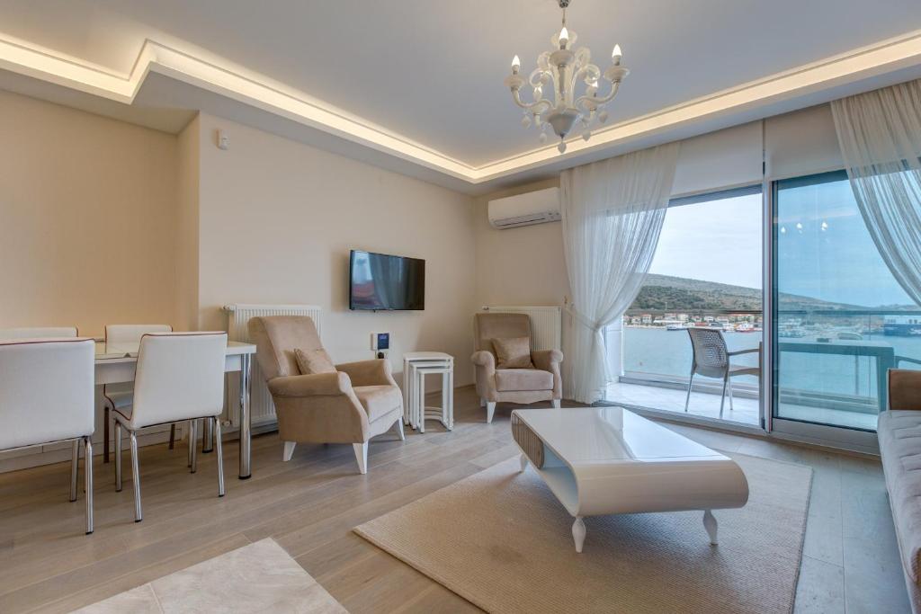 TV a/nebo společenská místnost v ubytování Paris Residence Cesme