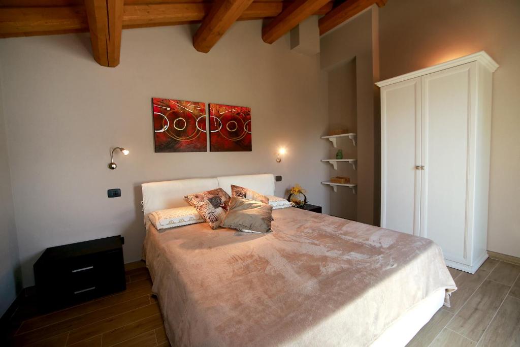 Posteľ alebo postele v izbe v ubytovaní CHALETS MONGIOIE Pra di Roburent