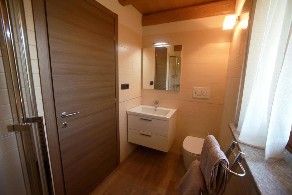 Kúpeľňa v ubytovaní CHALETS MONGIOIE Pra di Roburent