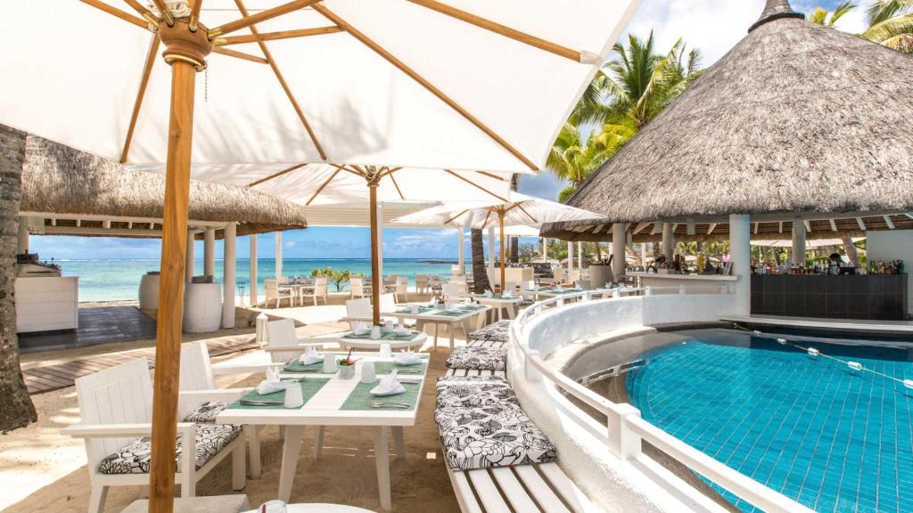 Bazén v ubytování Constance Belle Mare Plage nebo v jeho okolí