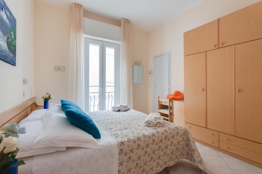 Postel nebo postele na pokoji v ubytování Hotel Giove dipendenza Hotel Fiamma