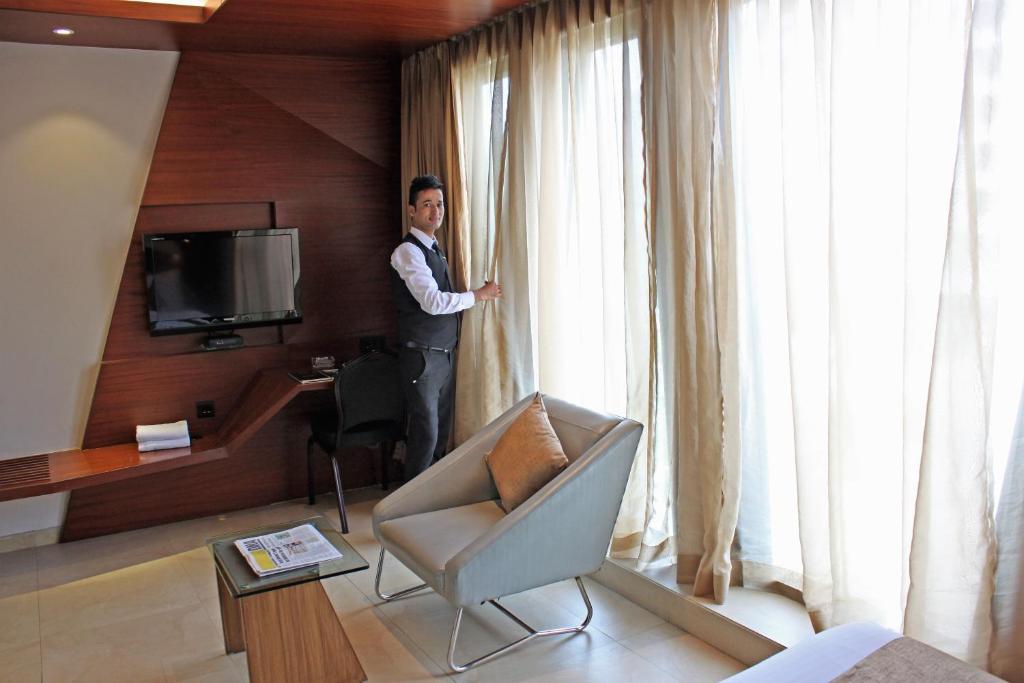 TV a/nebo společenská místnost v ubytování Dragonfly Hotel - The Art Hotel