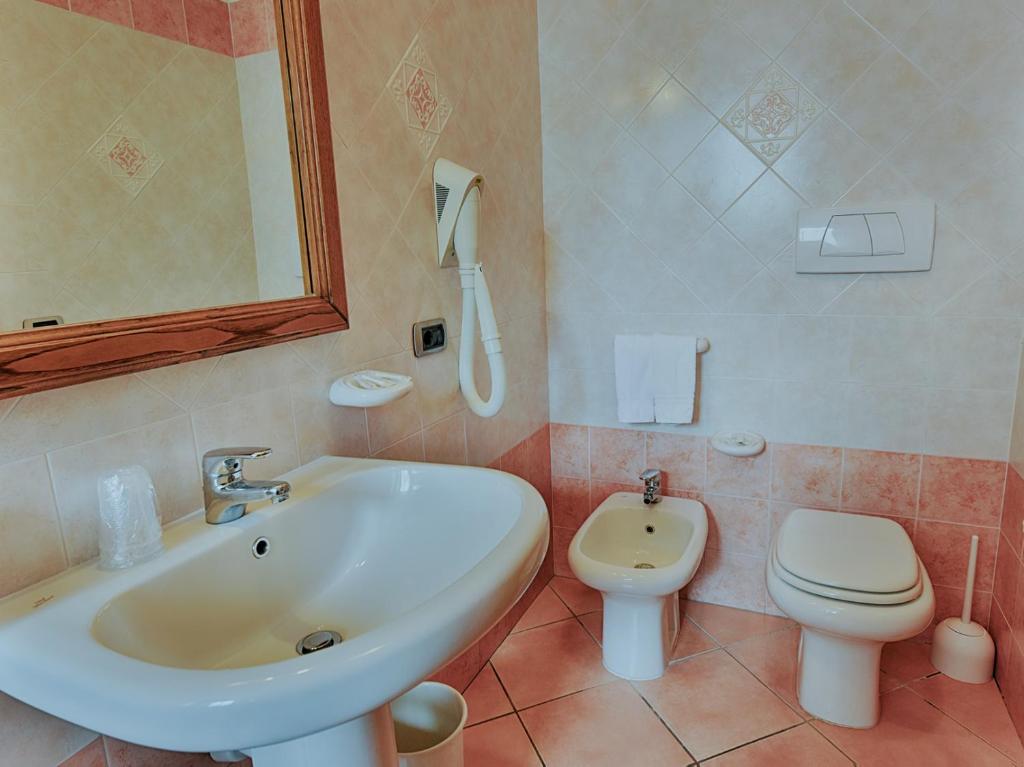 Koupelna v ubytování Hotel Villa Miralisa