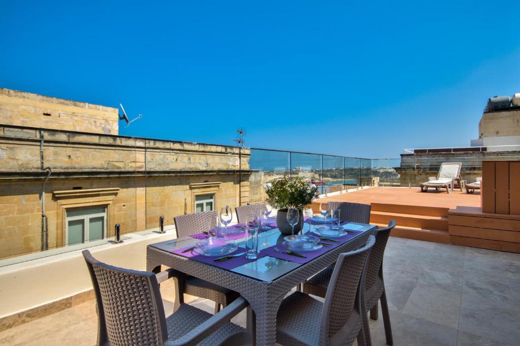 Valletta Luxe 3-Bedroom Duplex Penthouse with Sea View Terrace and Jacuzzi - Appartamento Attico