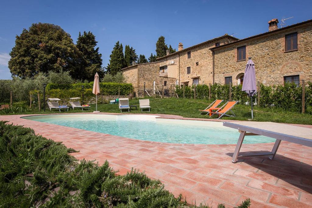 Piscina de la sau aproape de Borgo Pie' di Gamboi